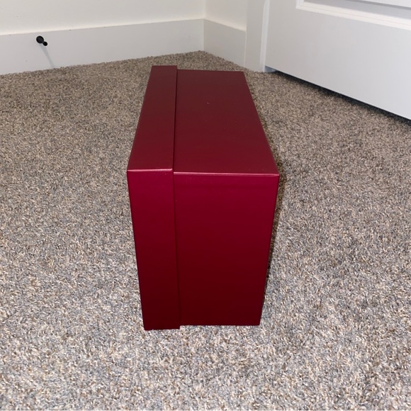 Gucci Gift Shoe Box with Wrapping Paper, Shoe Stuffing, Tags - Picture 4 of 7